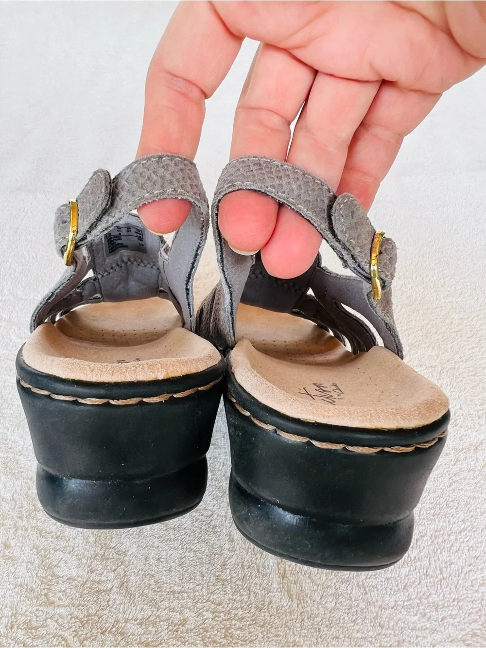 Clarks Lexi Marigold Gray Snake Print Suede Leather Wedge Sandals 6.5